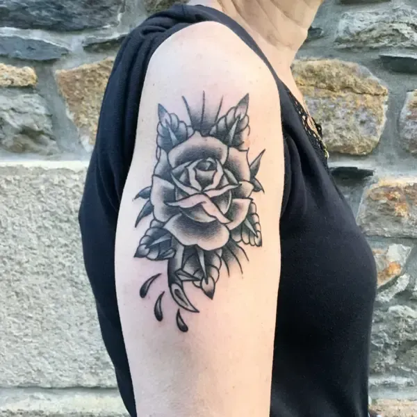 Tatouage floral près de Le Faou